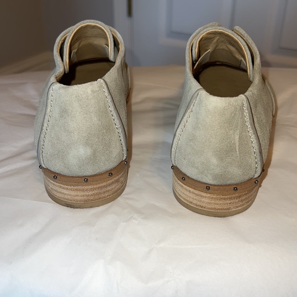 Splendid taupe/light gray suede slip on shoe, stud detail on sole - Picture 5 of 8